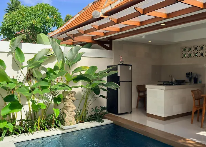Villa Emstaliese & Palmarosa Seminyak *