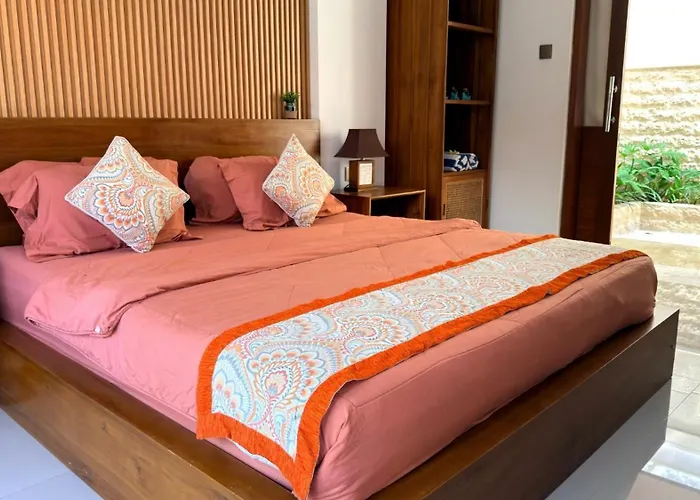 Villa Emstaliese & Palmarosa Seminyak *