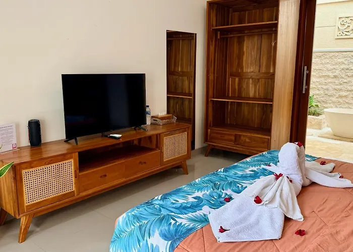 Emstaliese & Palmarosa Seminyak Villa Legian (Bali)