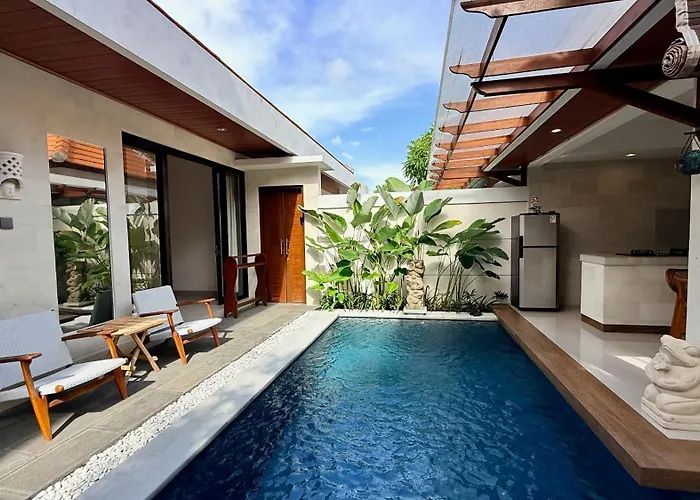 Emstaliese & Palmarosa Seminyak * Legian (Bali)