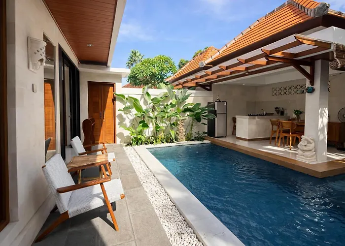 Emstaliese & Palmarosa Seminyak