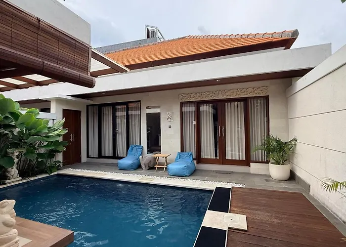 Emstaliese & Palmarosa Seminyak Villa *