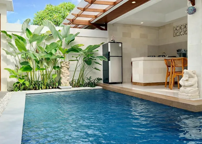 Emstaliese & Palmarosa Seminyak